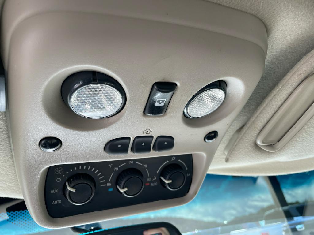 2004 GMC Yukon Image 27