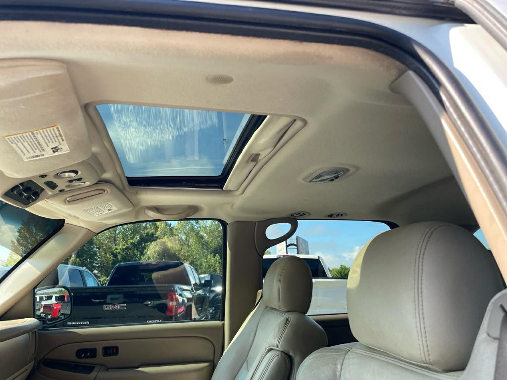 2004 GMC Yukon Image 28