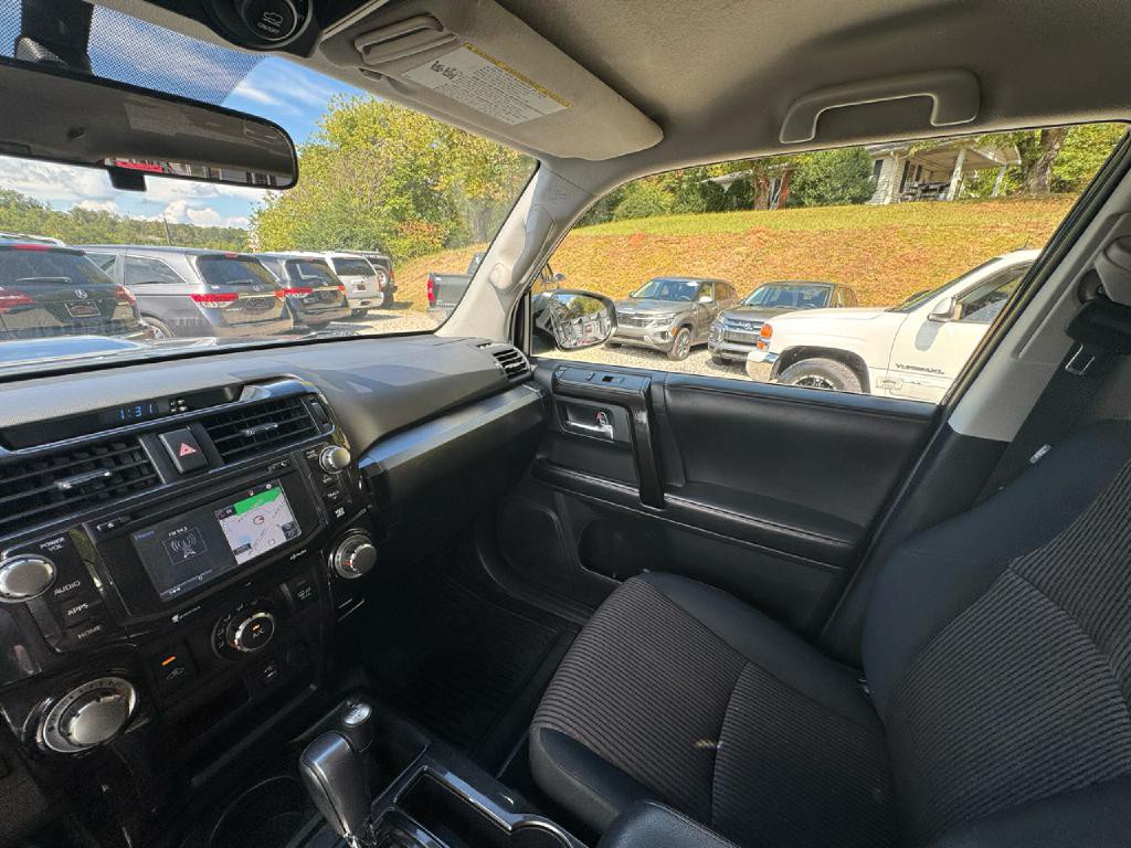 2015 Toyota 4Runner Image 31