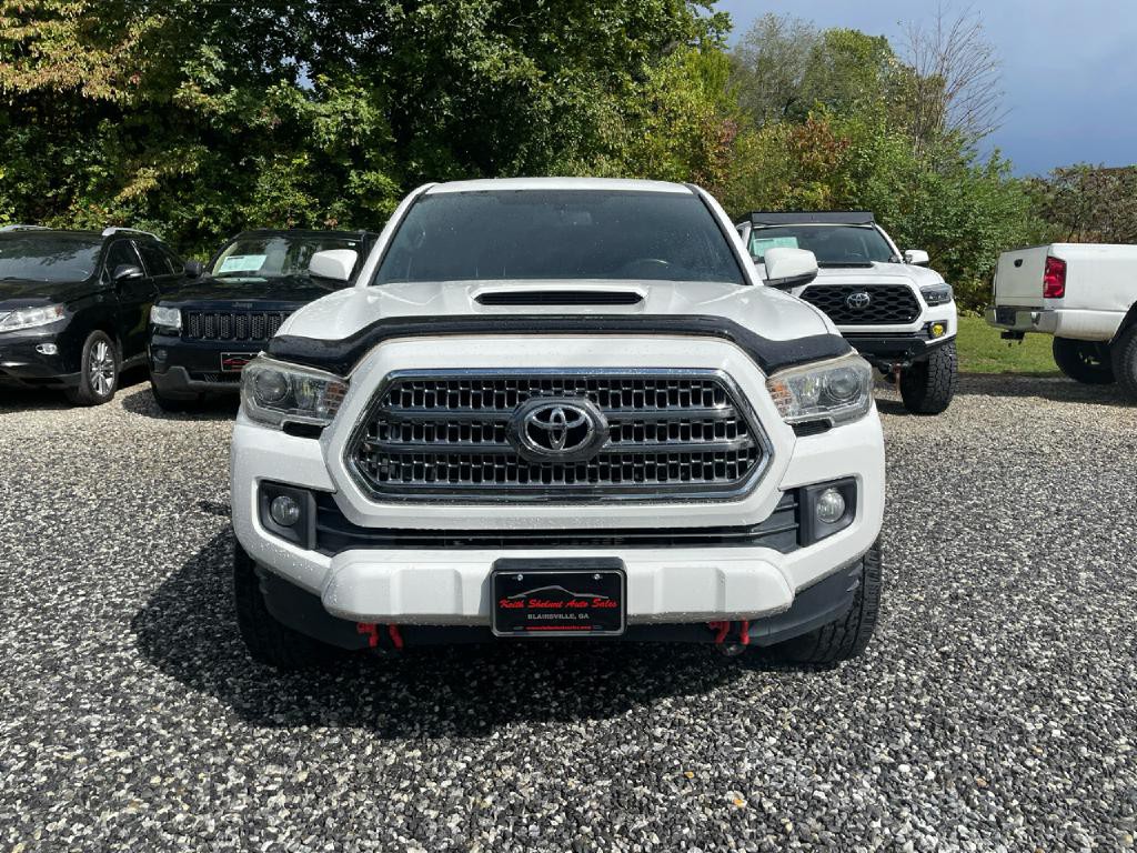 2017 Toyota Tacoma Image 2