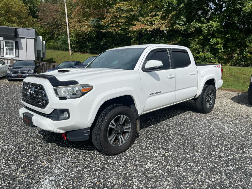 2017 Toyota Tacoma Image 3