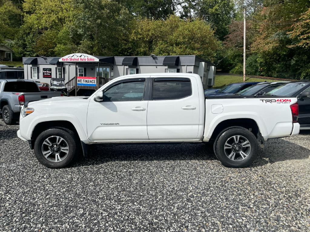 2017 Toyota Tacoma Image 4