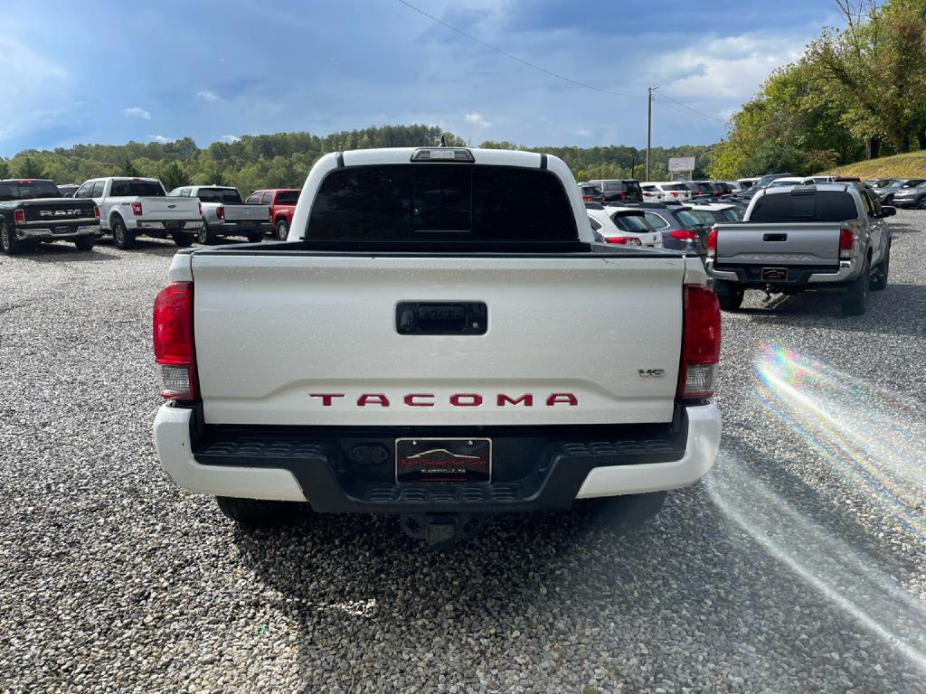 2017 Toyota Tacoma Image 5