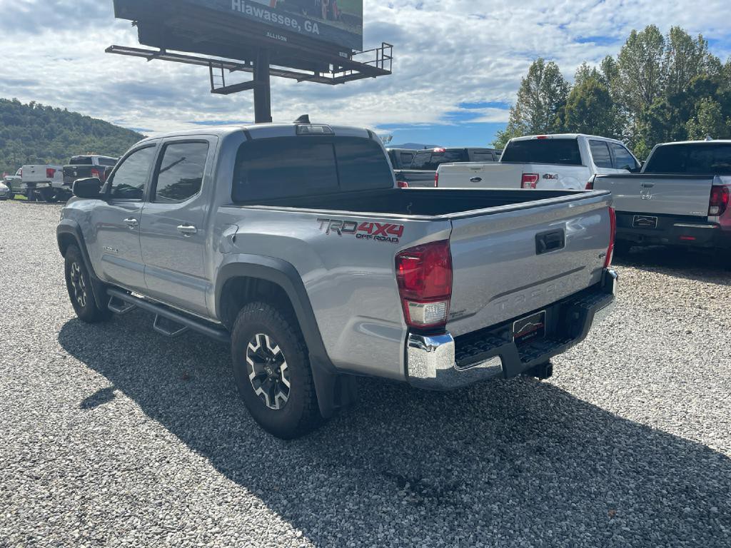 2017 Toyota Tacoma Image 4