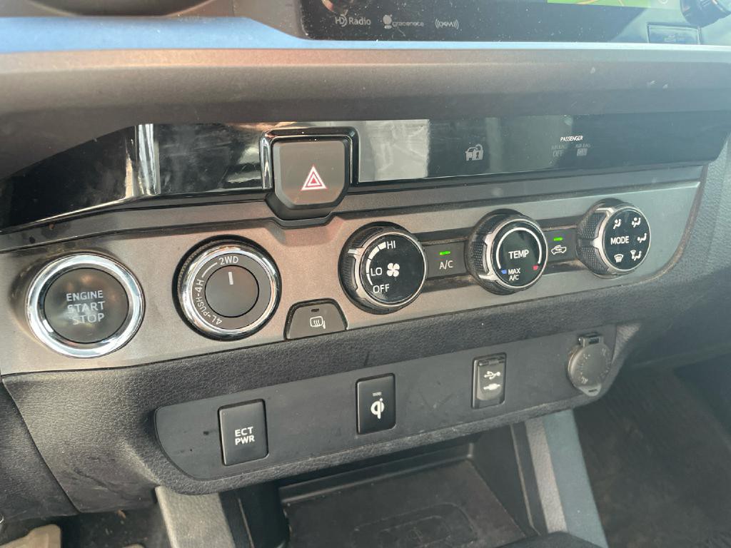 2017 Toyota Tacoma Image 8