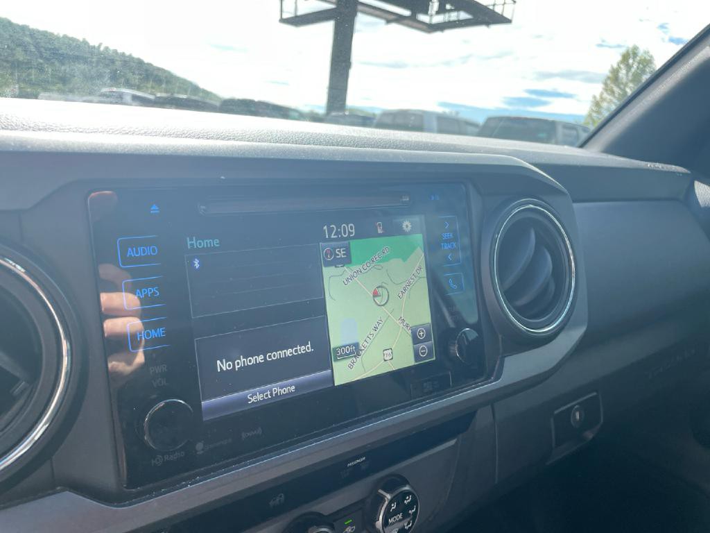 2017 Toyota Tacoma Image 10