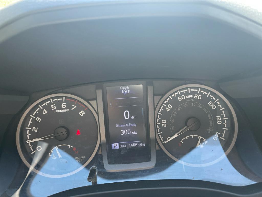 2017 Toyota Tacoma Image 14