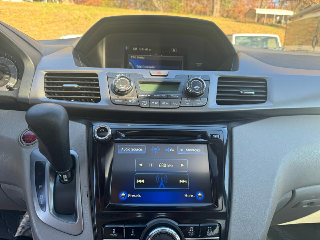 2015 Honda Odyssey Image 16