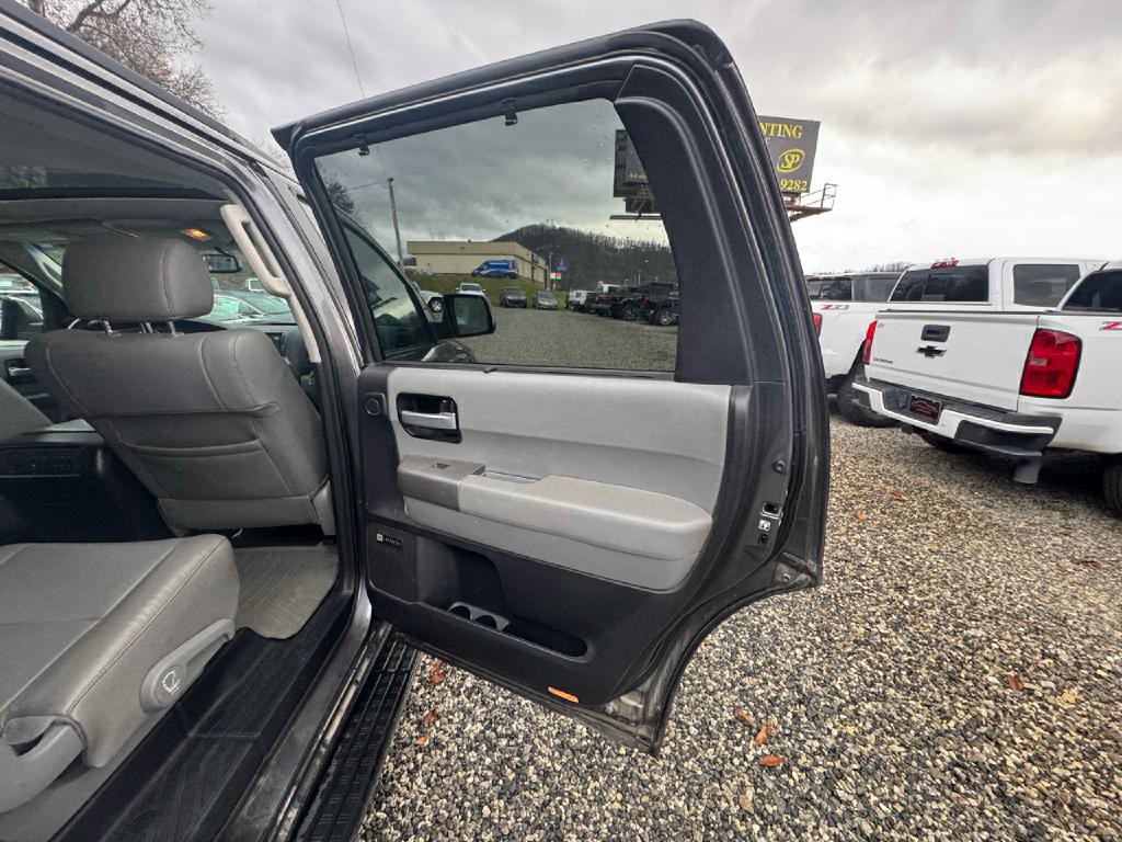 2016 Toyota Sequoia Image 9