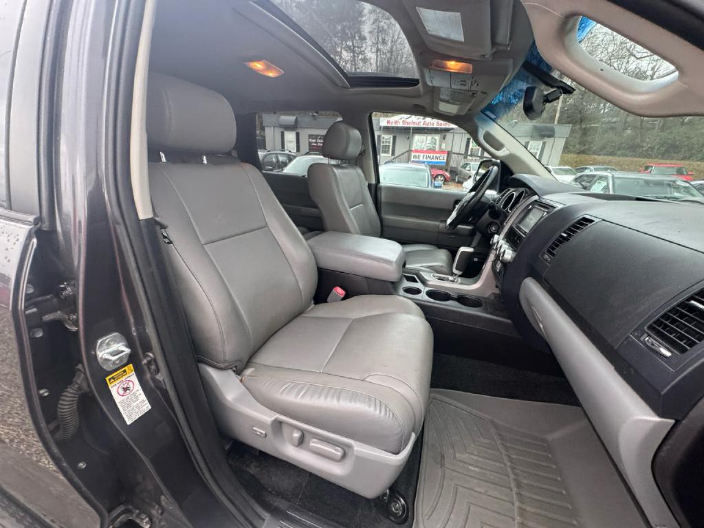 2016 Toyota Sequoia Image 12