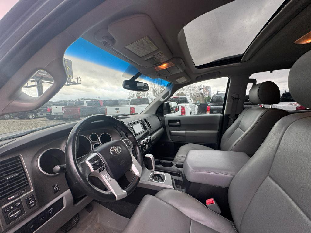 2016 Toyota Sequoia Image 15