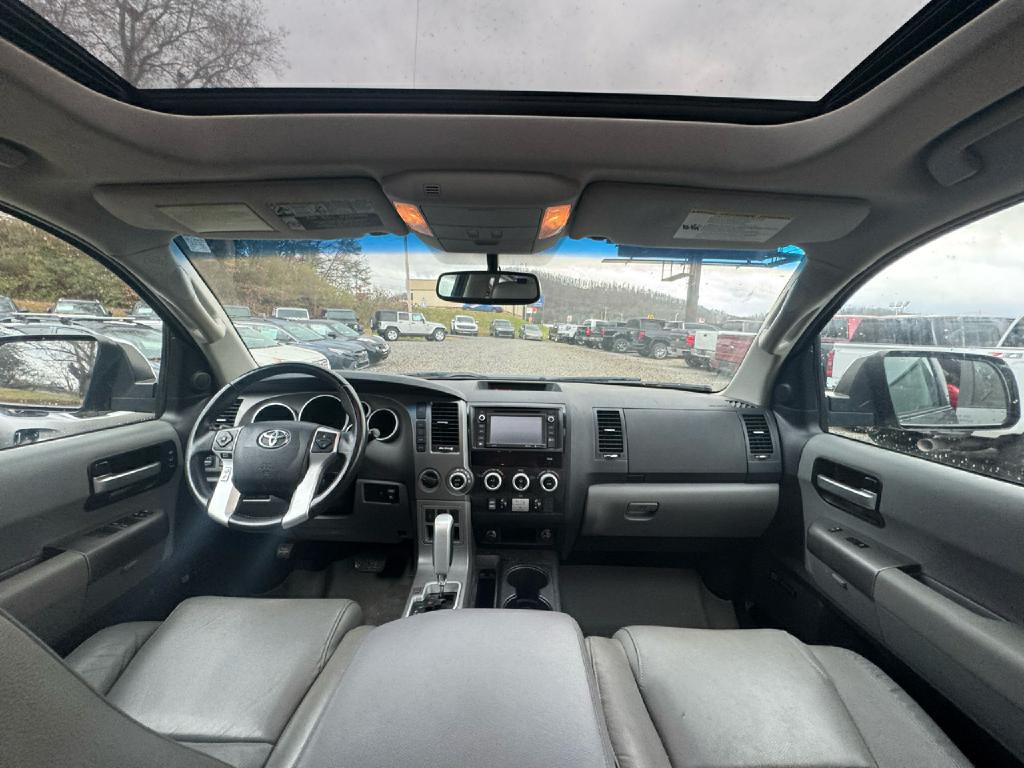 2016 Toyota Sequoia Image 16