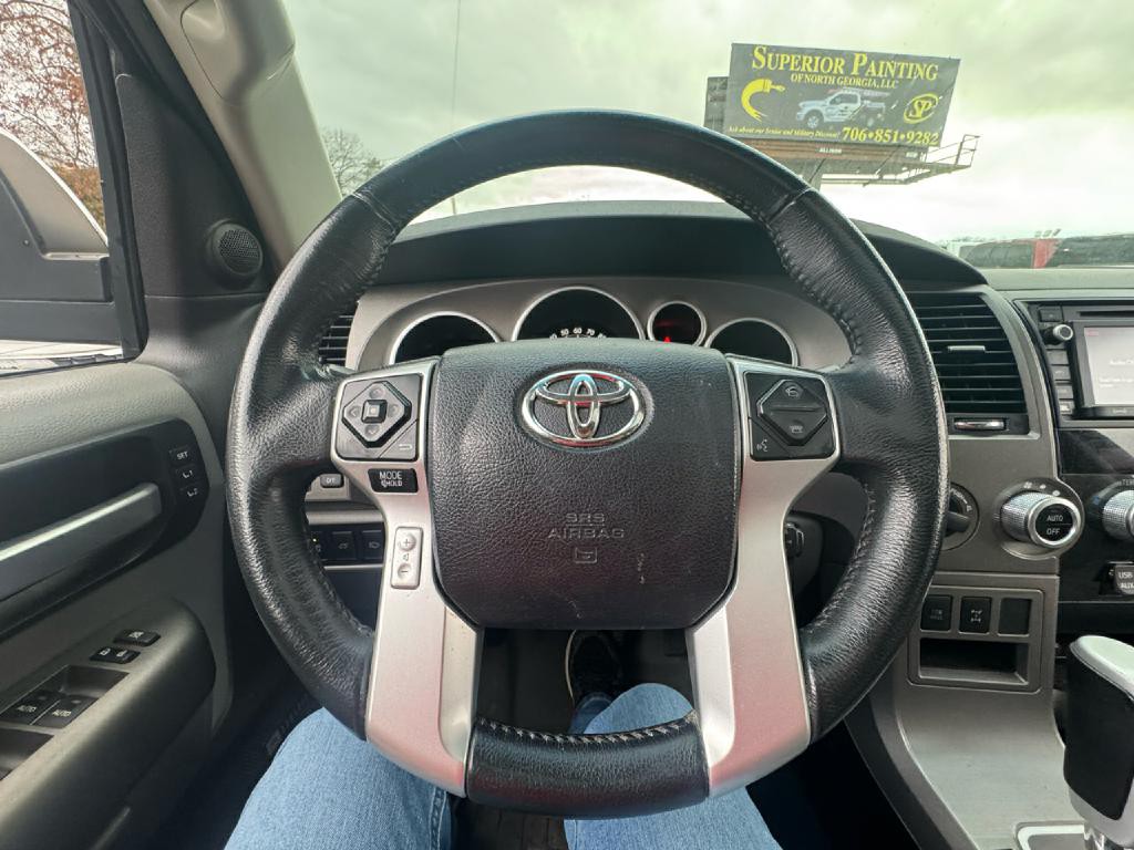 2016 Toyota Sequoia Image 17