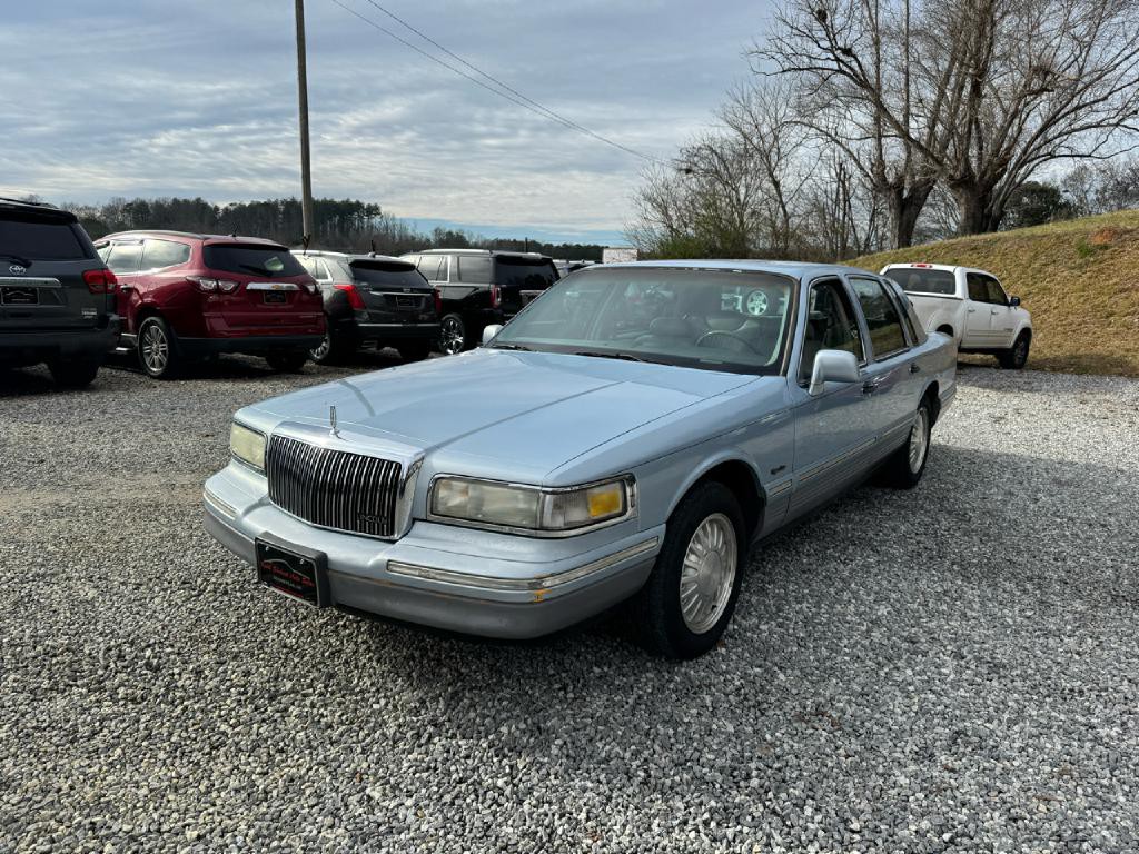 1997 Lincoln Town Car Image 2