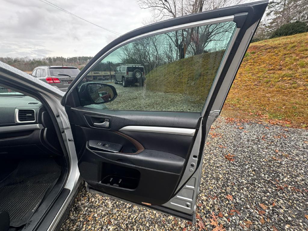 2018 Toyota Highlander Image 14