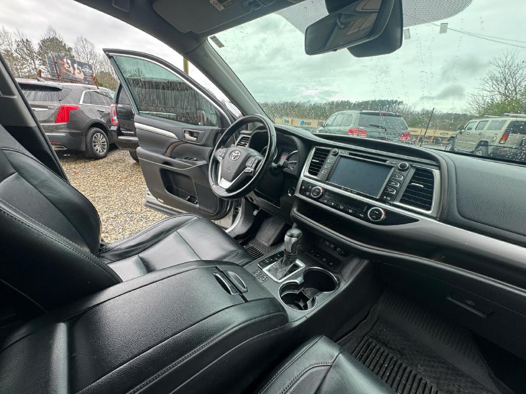 2018 Toyota Highlander Image 16