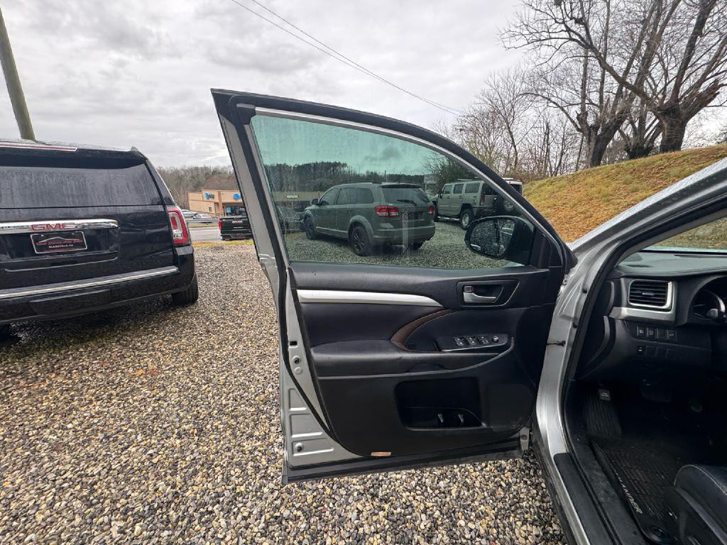 2018 Toyota Highlander Image 17