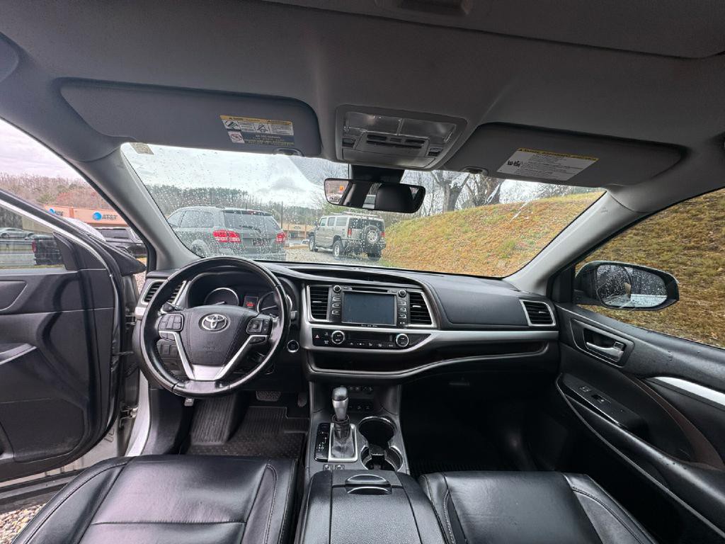 2018 Toyota Highlander Image 19