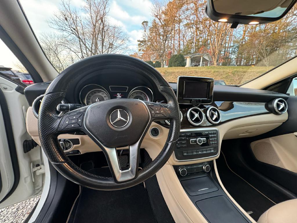 2015 Mercedes-Benz GLA-Class Image 18