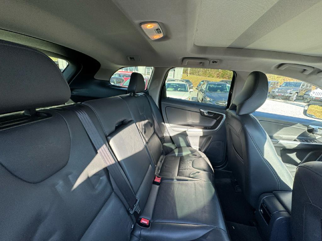 2016 Volvo XC60 Image 9