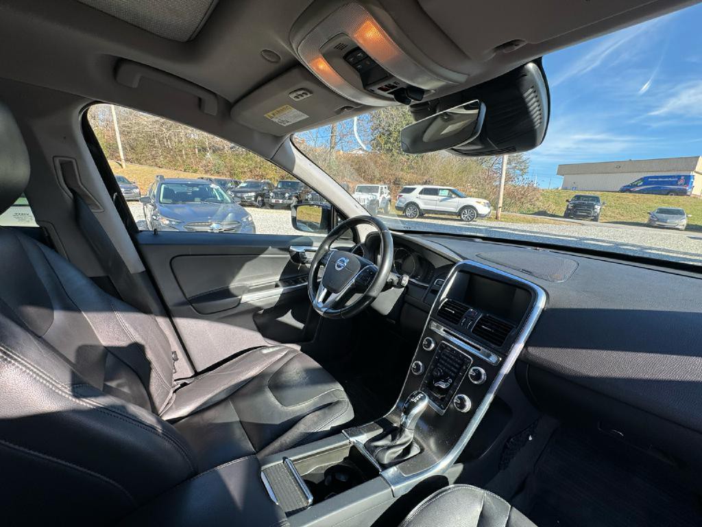 2016 Volvo XC60 Image 12