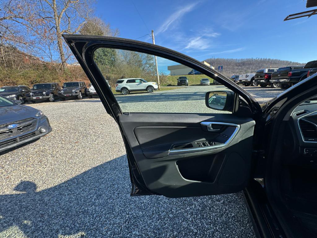 2016 Volvo XC60 Image 13