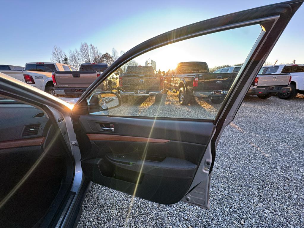 2014 Subaru Outback Image 9