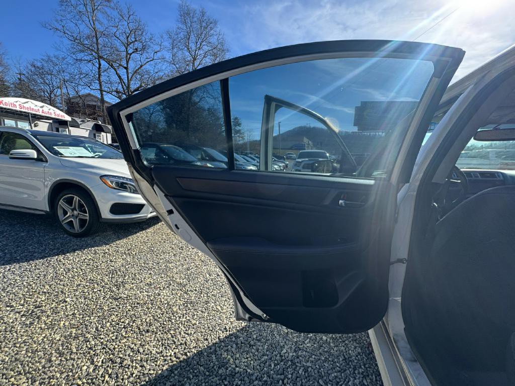 2016 Subaru Legacy Image 4
