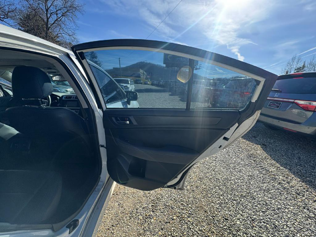 2016 Subaru Legacy Image 6