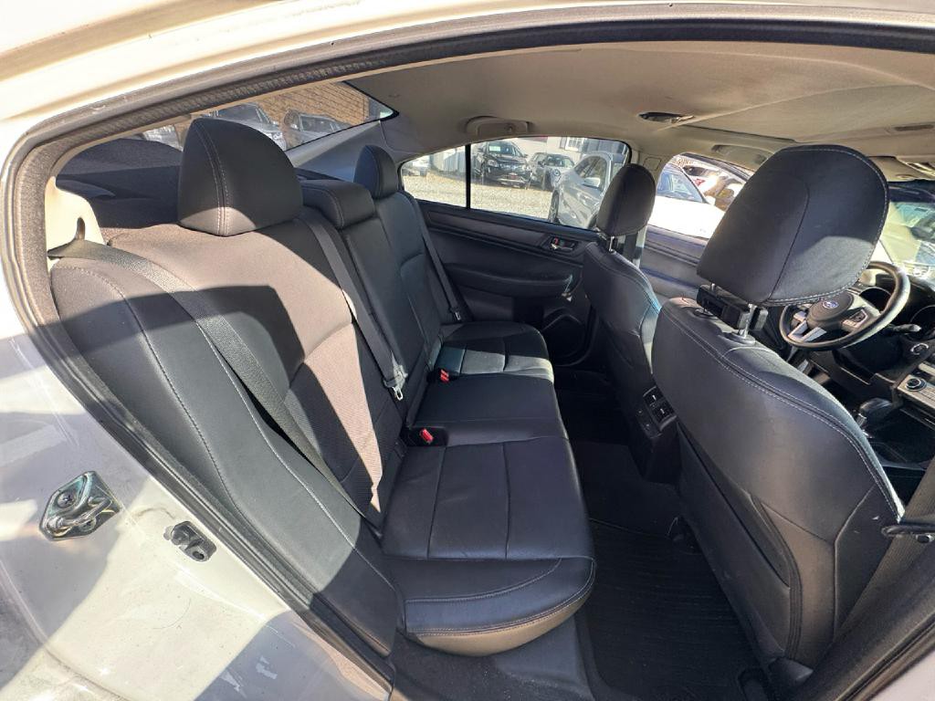 2016 Subaru Legacy Image 7