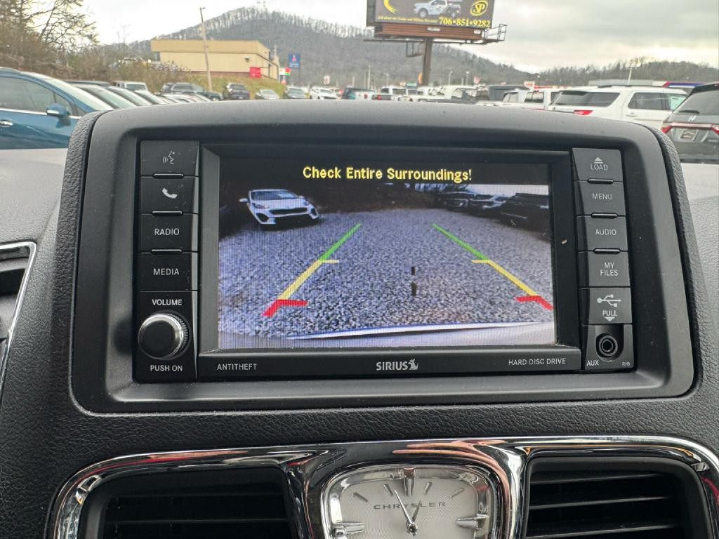 2016 Chrysler Town & Country Image 18