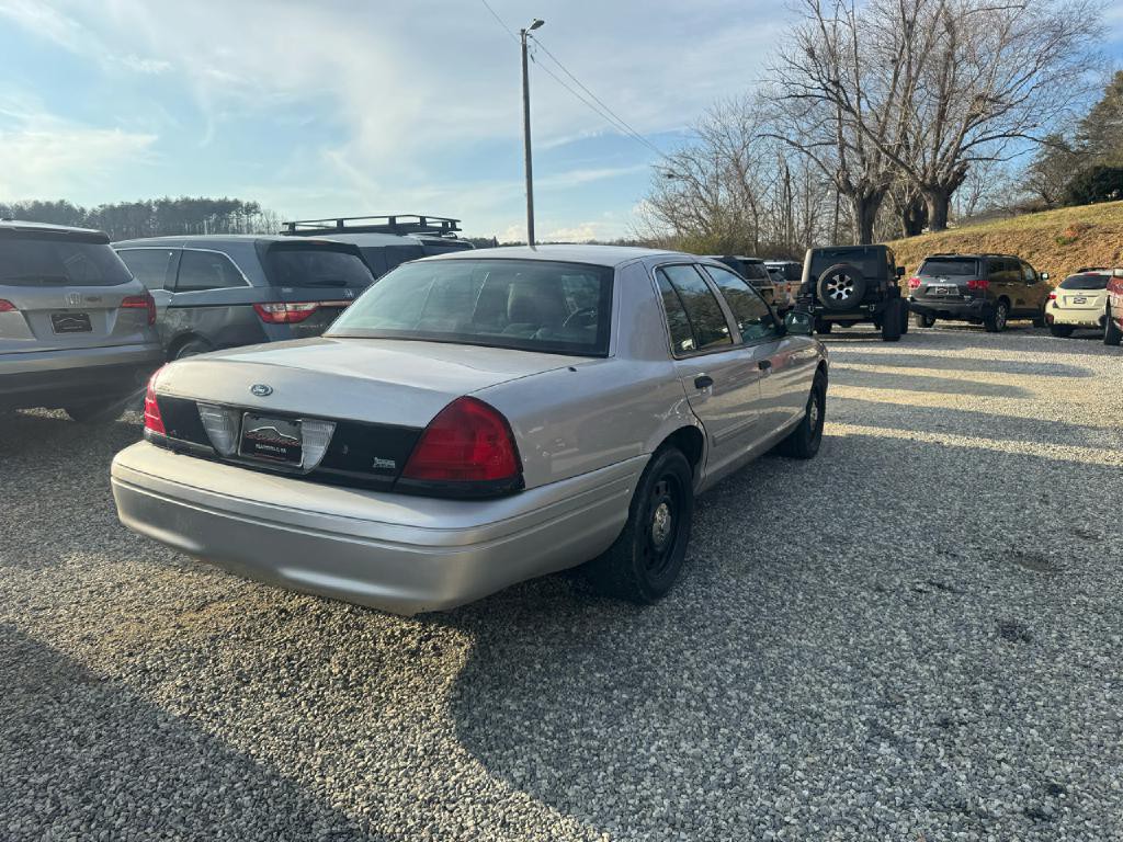 2011 Ford Crown Victoria Image 4