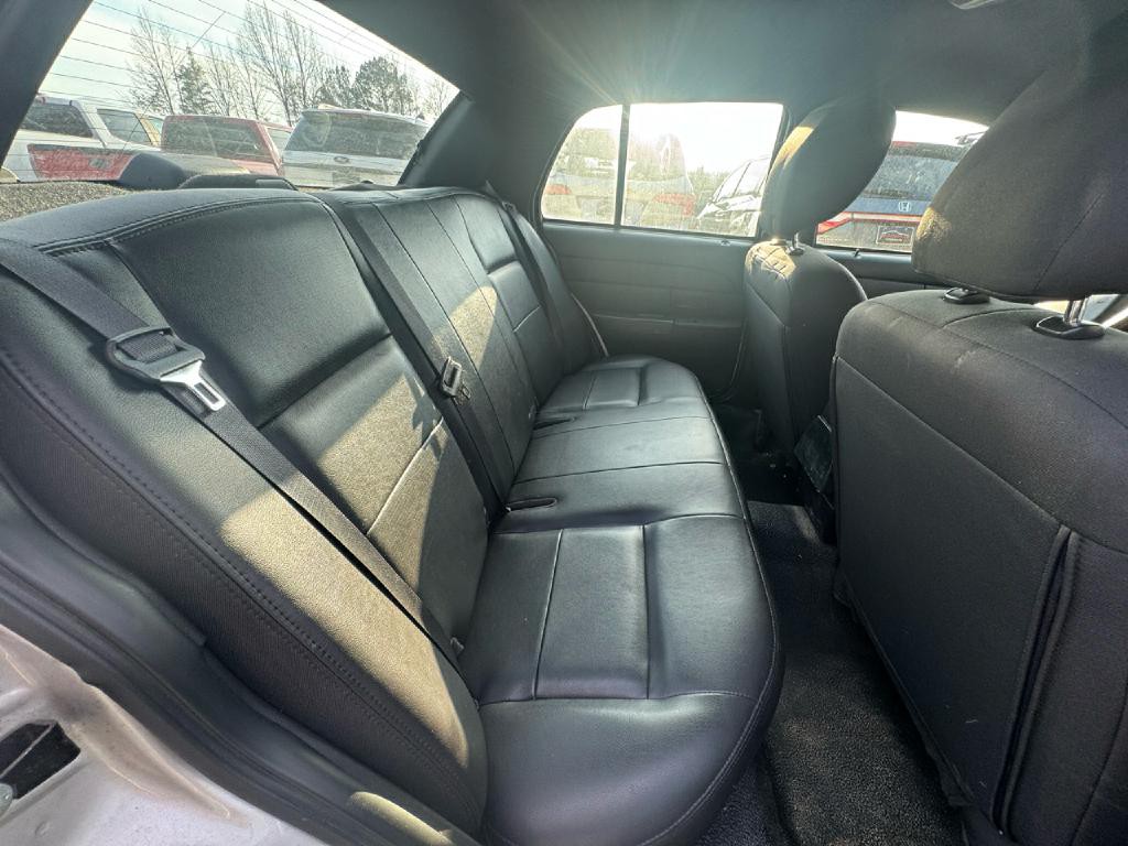 2011 Ford Crown Victoria Image 5