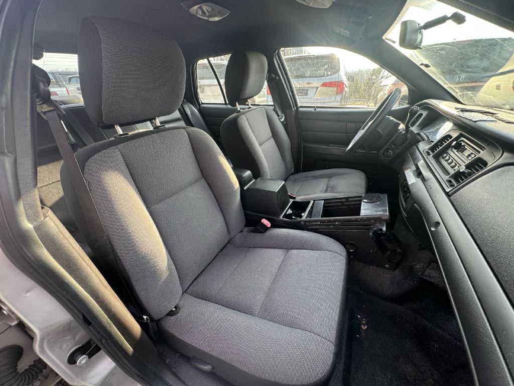 2011 Ford Crown Victoria Image 6