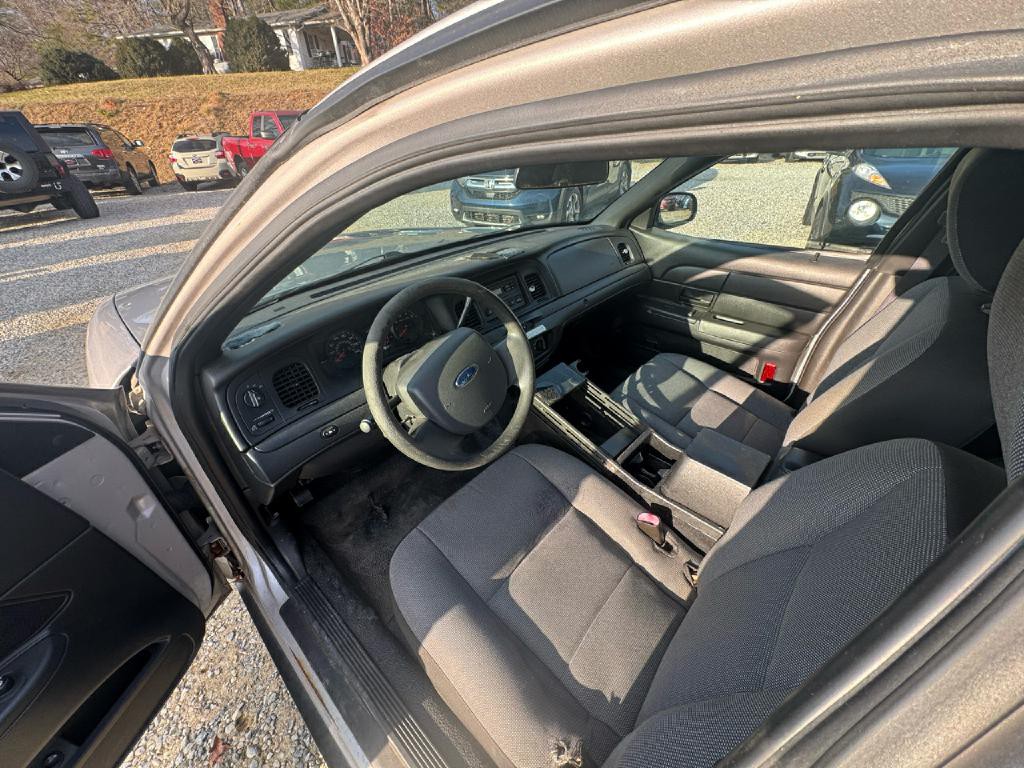 2011 Ford Crown Victoria Image 7