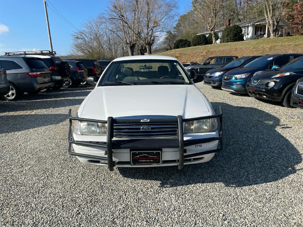 2010 Ford Crown Victoria Image 3