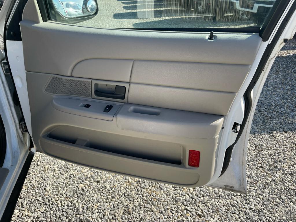 2010 Ford Crown Victoria Image 9