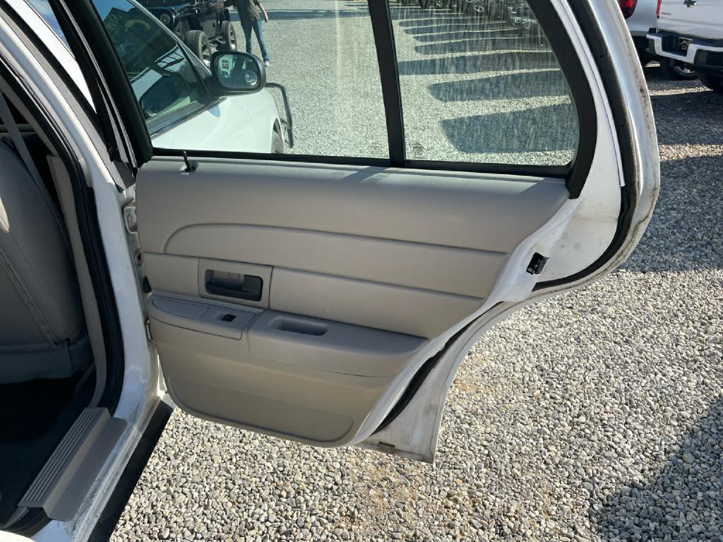 2010 Ford Crown Victoria Image 12