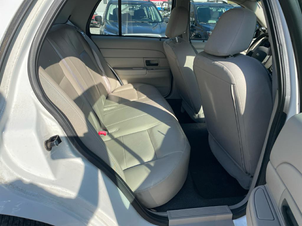 2010 Ford Crown Victoria Image 13