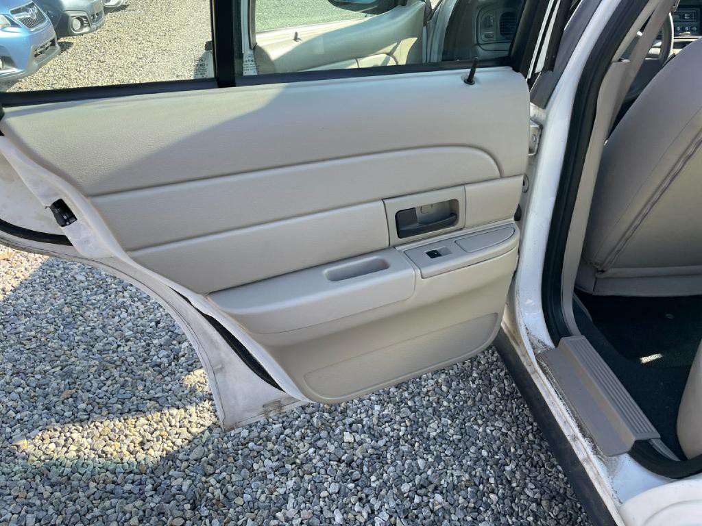 2010 Ford Crown Victoria Image 15