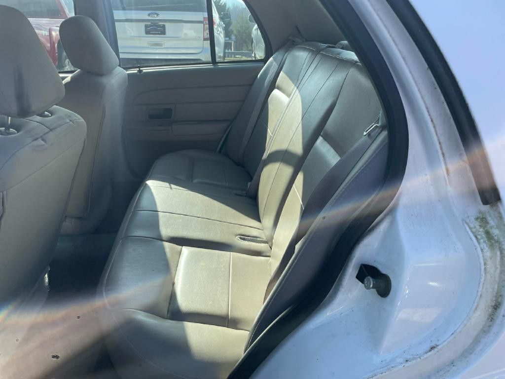 2010 Ford Crown Victoria Image 16