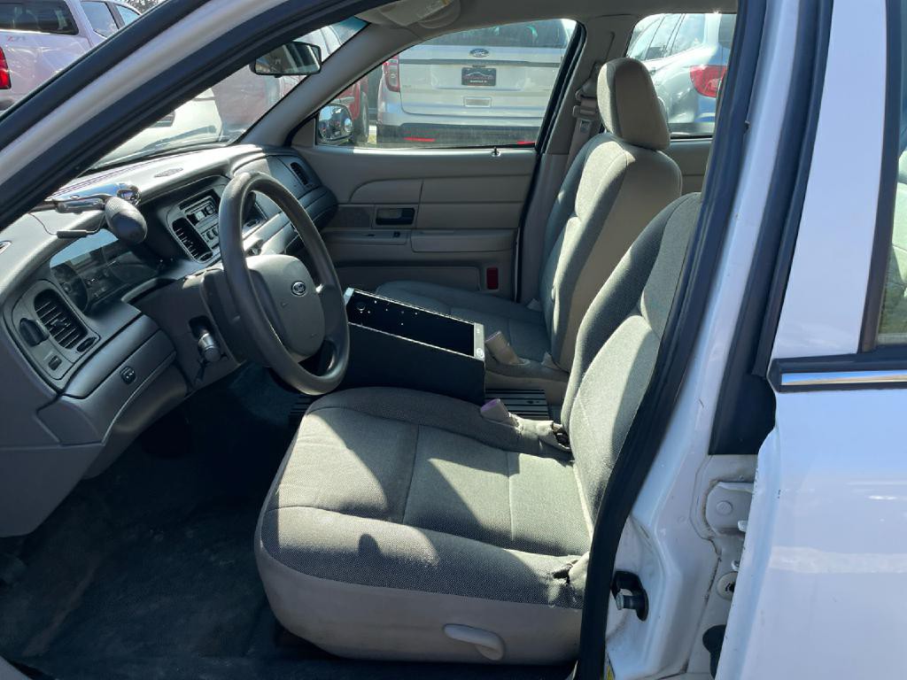 2010 Ford Crown Victoria Image 19