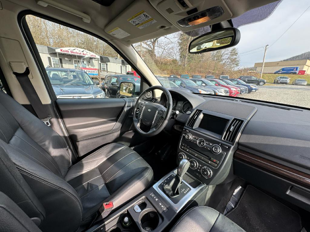2013 Land Rover LR2 Image 12