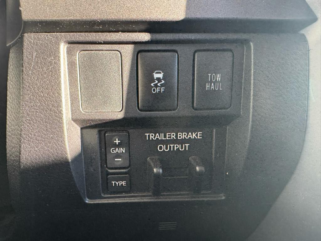 2016 Toyota Tundra Image 16