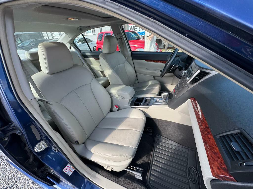 2011 Subaru Legacy Image 10