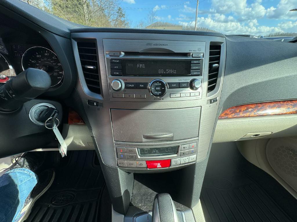2011 Subaru Legacy Image 17