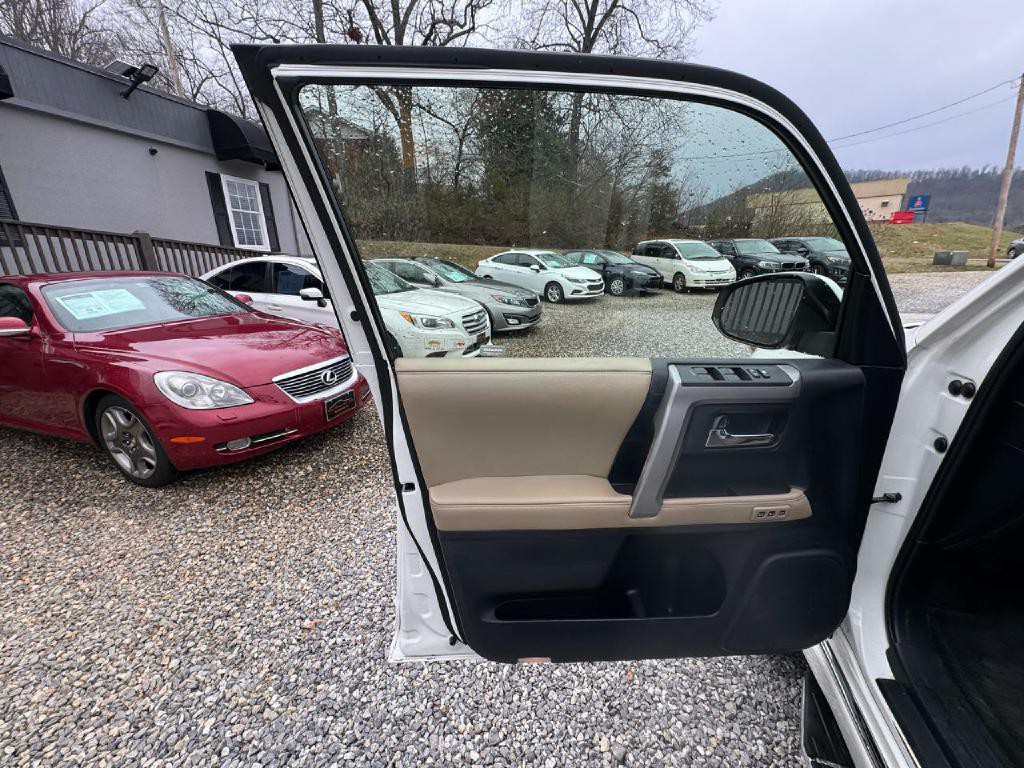 2015 Toyota 4Runner Image 13