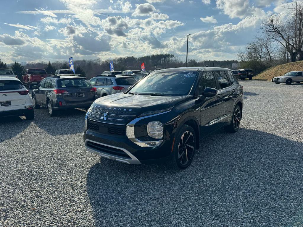 2022 Mitsubishi Outlander Image 2