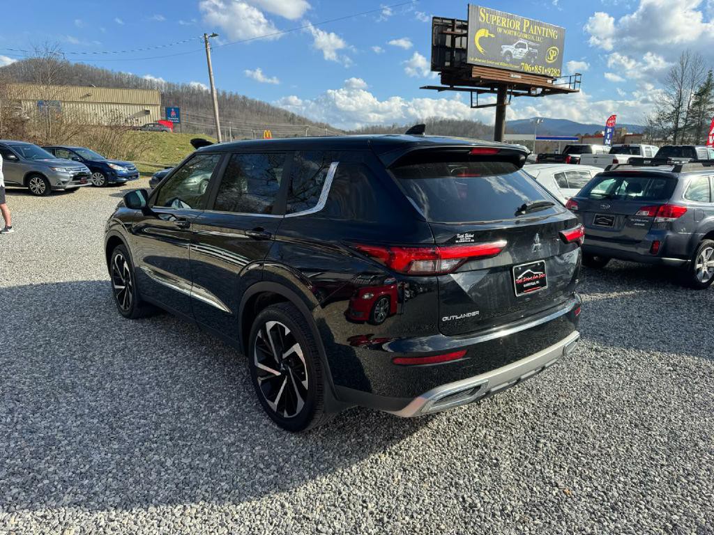 2022 Mitsubishi Outlander Image 3