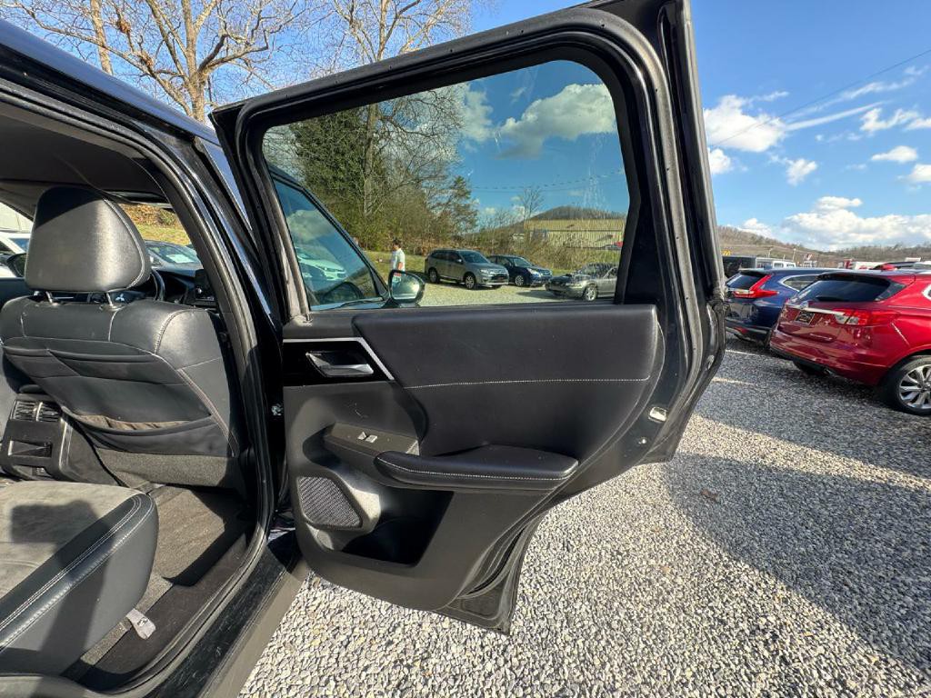 2022 Mitsubishi Outlander Image 9